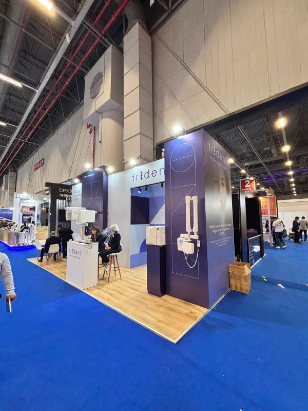 TRIDENT — IDEX 2025 · выставочный стенд · Стамбул · Фотография со смонтированного стенда (2/3)