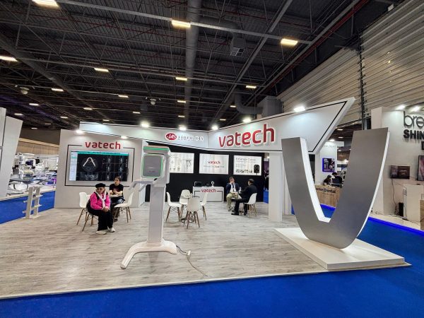 Vatech — IDEX 2025 · exhibition stand · Istanbul · Photographed on site (1/3)